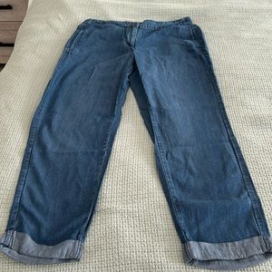 JJill size 6 very light denim Capri